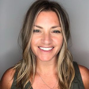 Meet your Posher, Lorie